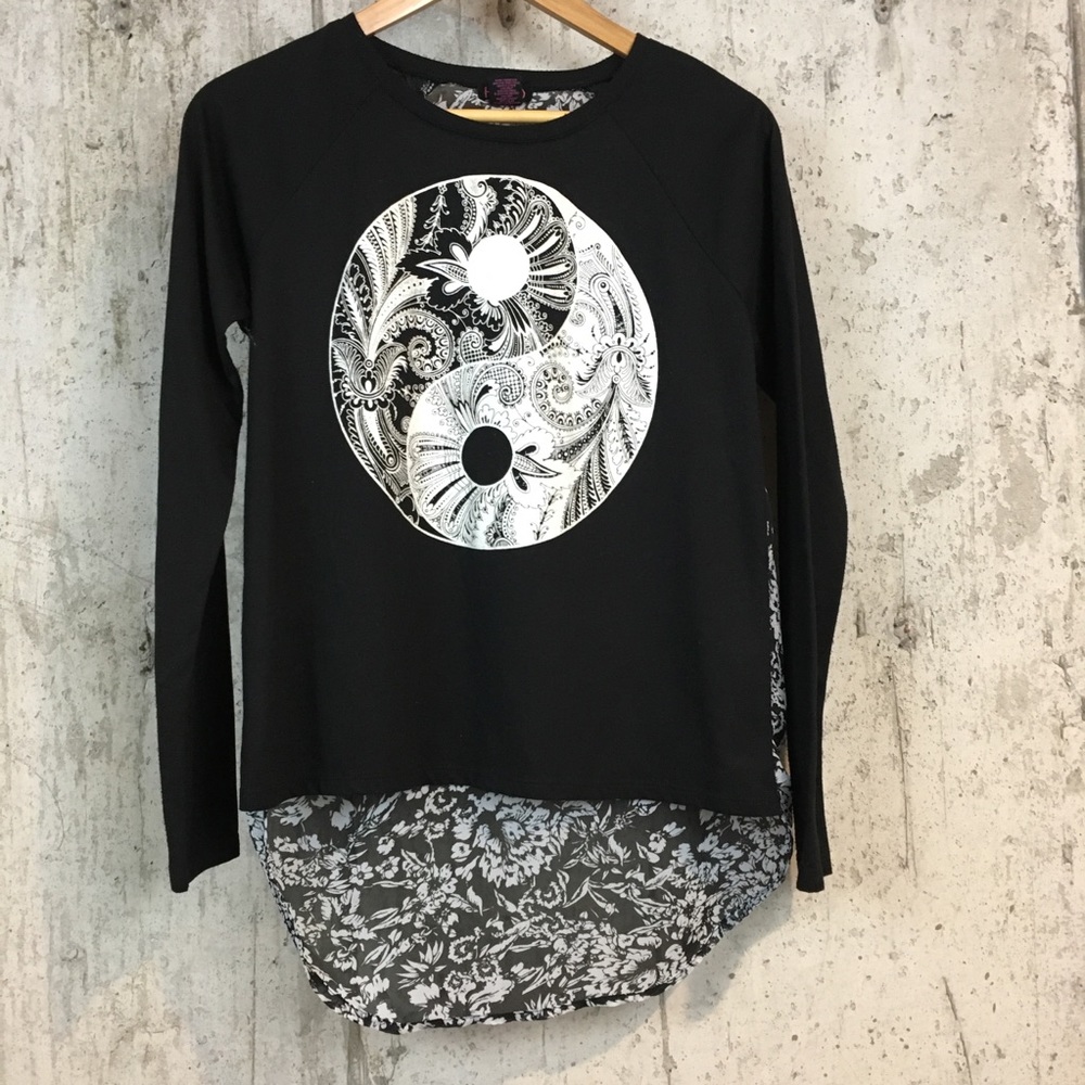 Yin & Yang Black White Hi/Lo Long Sleeve Top L